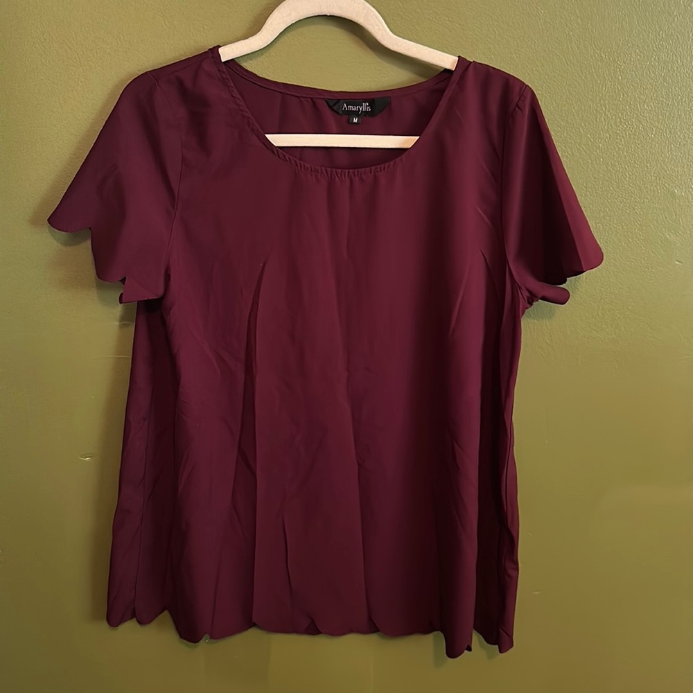 Amaryllis maroon scalloped top size M